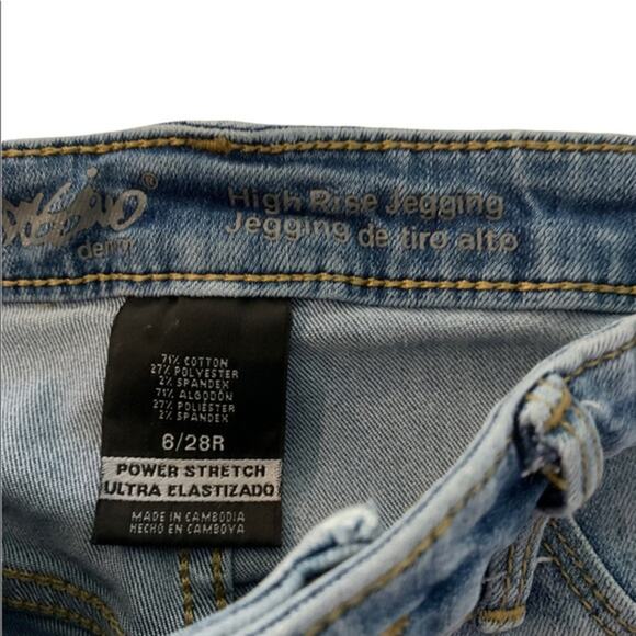 Massimo high rise jeans. Size 6/28R
Light medium wash power stretch‎ mom jean - Picture 4 of 6